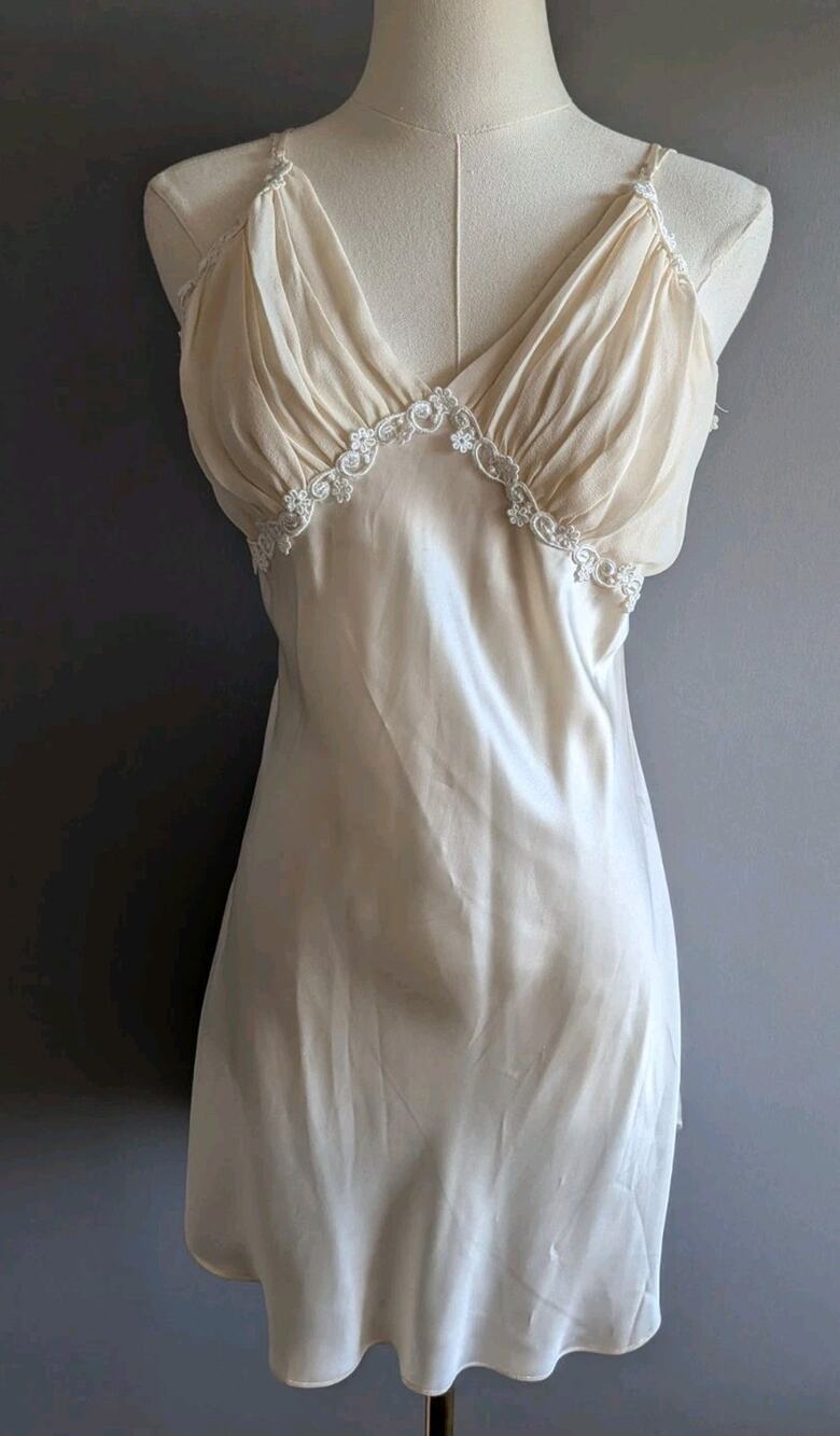 Victoria’s Secret Vintage 100% Silk Slip Dress M White Ivory Lace Y2K
